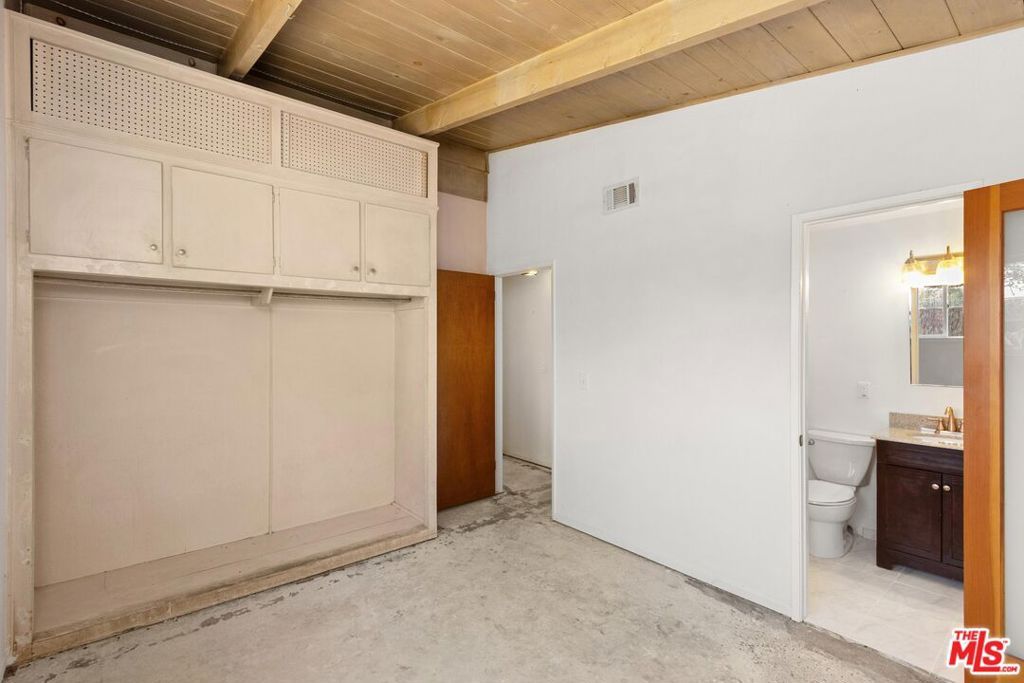 Image 19 of property listing at 11842 Lindblade Street, Culver City, CA 90230