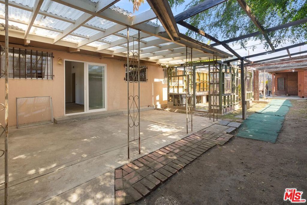 Image 27 of property listing at 11842 Lindblade Street, Culver City, CA 90230