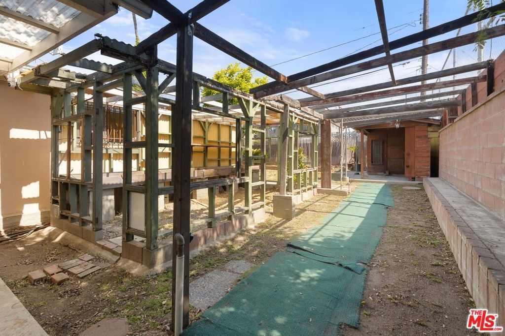 Image 28 of property listing at 11842 Lindblade Street, Culver City, CA 90230