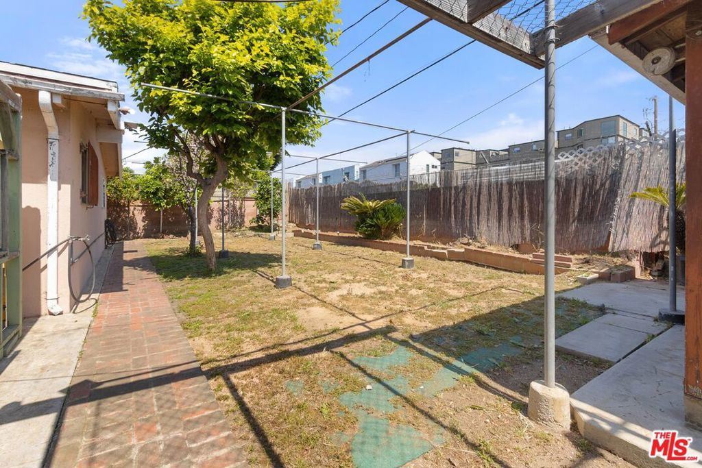 Image 30 of property listing at 11842 Lindblade Street, Culver City, CA 90230