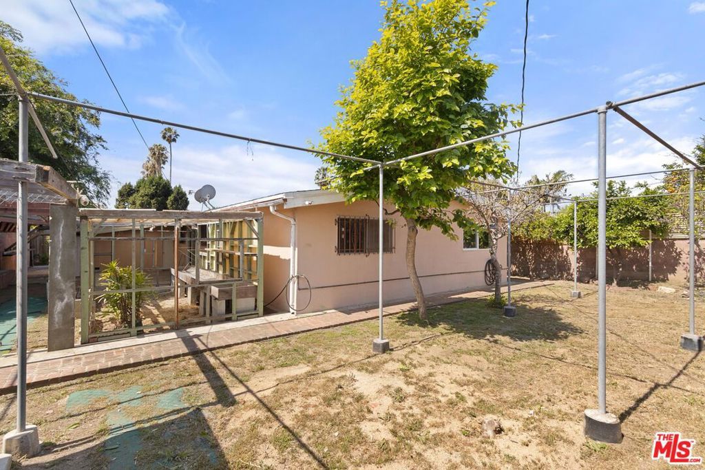 Image 32 of property listing at 11842 Lindblade Street, Culver City, CA 90230