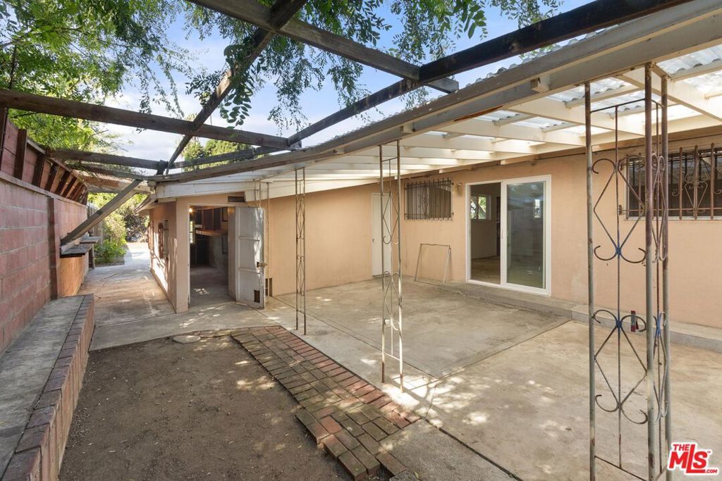 Image 36 of property listing at 11842 Lindblade Street, Culver City, CA 90230