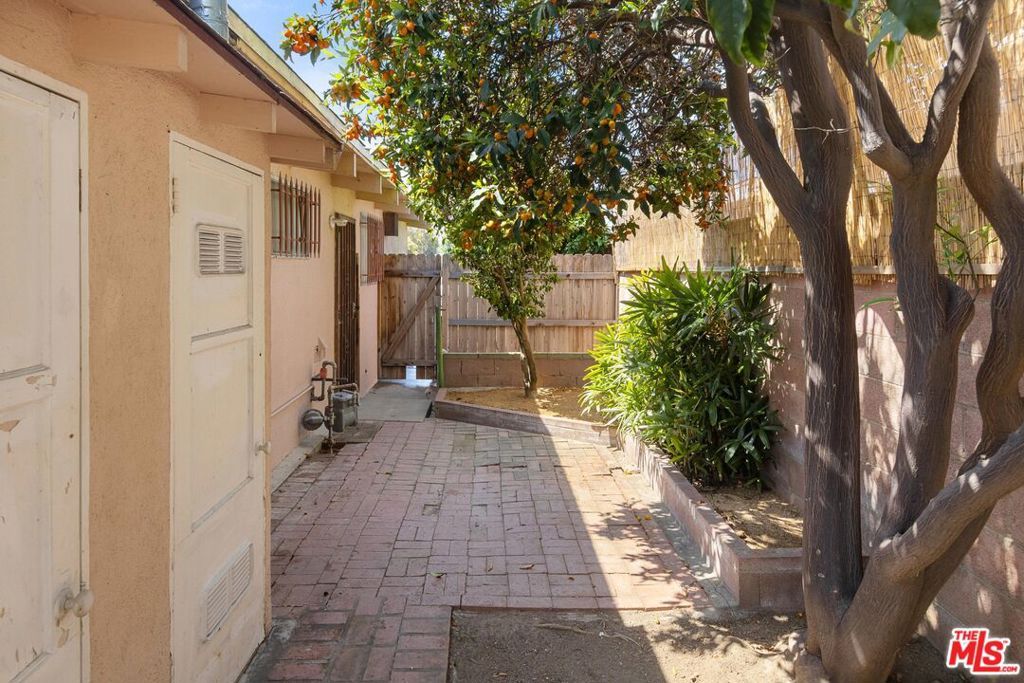 Image 37 of property listing at 11842 Lindblade Street, Culver City, CA 90230