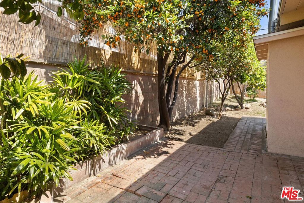 Image 38 of property listing at 11842 Lindblade Street, Culver City, CA 90230