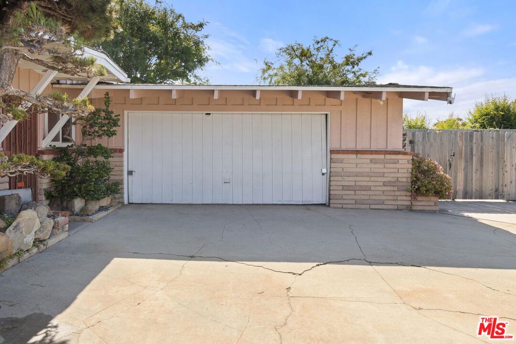 Image 39 of property listing at 11842 Lindblade Street, Culver City, CA 90230