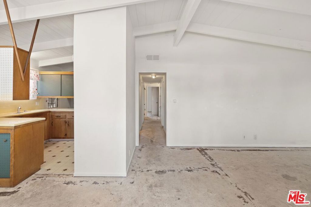 Image 4 of property listing at 11842 Lindblade Street, Culver City, CA 90230