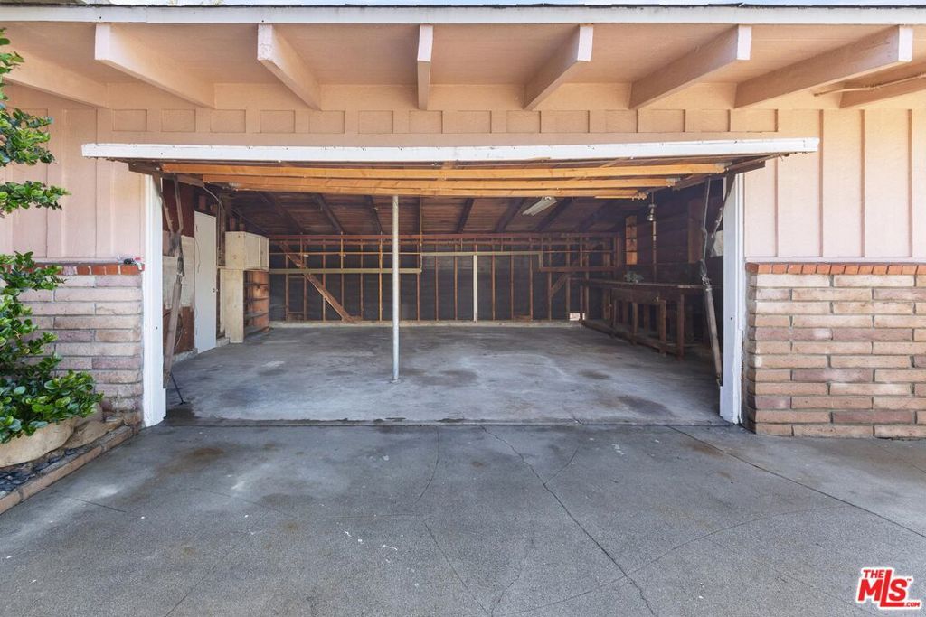 Image 40 of property listing at 11842 Lindblade Street, Culver City, CA 90230