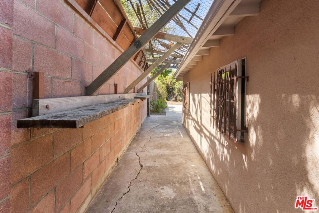 Image 42 of property listing at 11842 Lindblade Street, Culver City, CA 90230