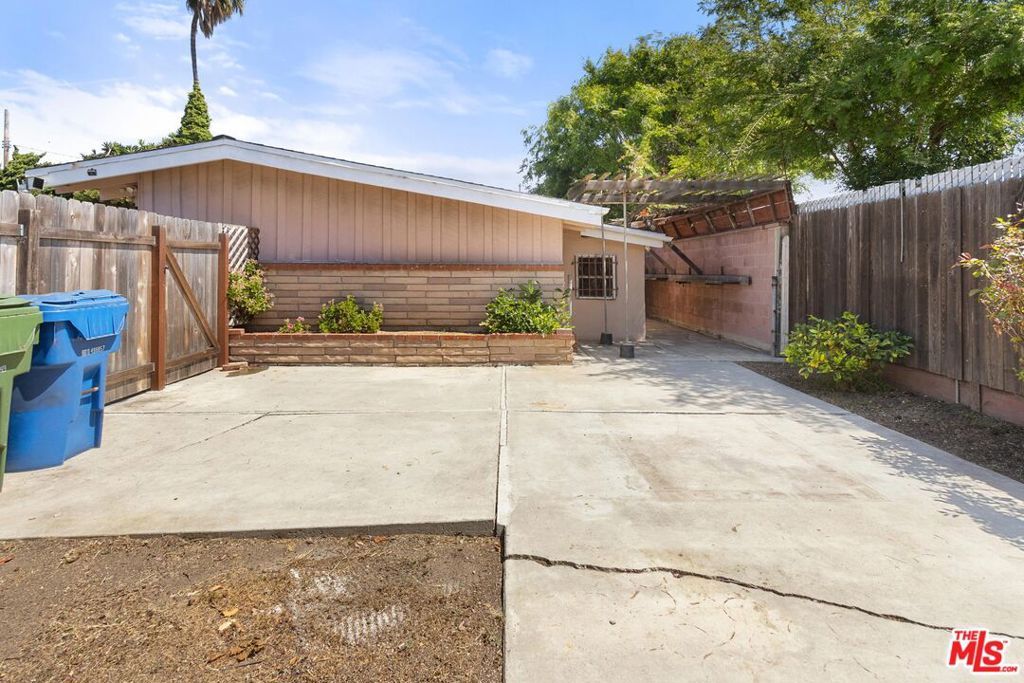 Image 44 of property listing at 11842 Lindblade Street, Culver City, CA 90230