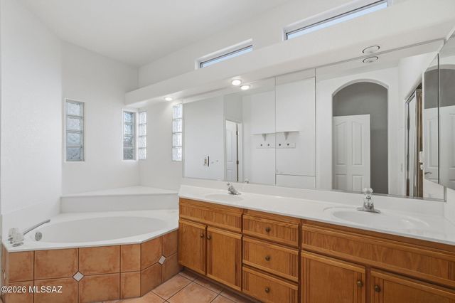 63670 E Edgeview Lane, Tucson, AZ 85739