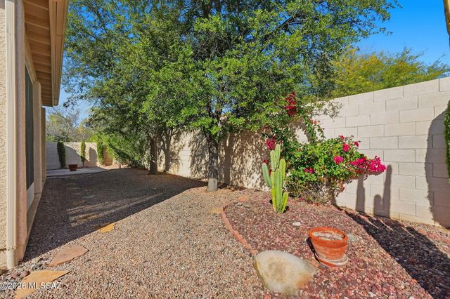 63670 E Edgeview Lane, Tucson, AZ 85739