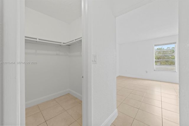 525 W 69th St 306, Hialeah, FL 33014