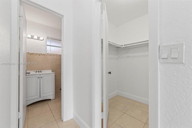 525 W 69th St 306, Hialeah, FL 33014