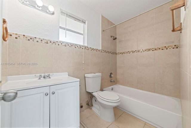 525 W 69th St 306, Hialeah, FL 33014