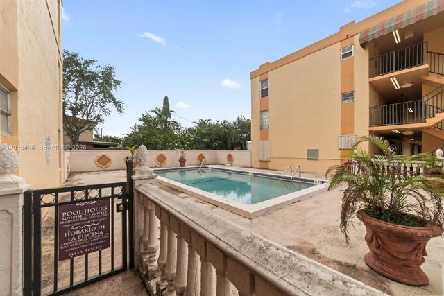 525 W 69th St 306, Hialeah, FL 33014