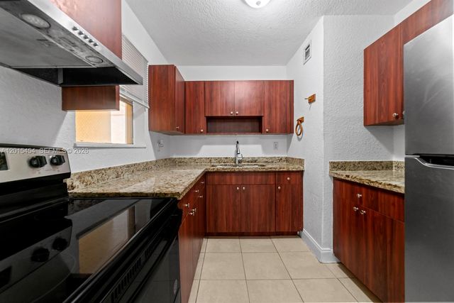 525 W 69th St 306, Hialeah, FL 33014
