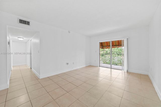 525 W 69th St 306, Hialeah, FL 33014
