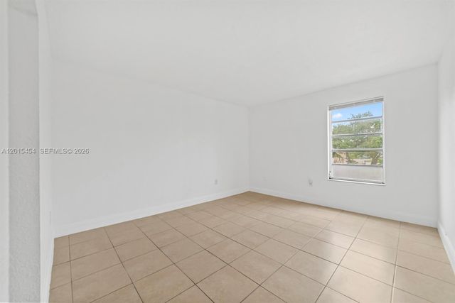 525 W 69th St 306, Hialeah, FL 33014