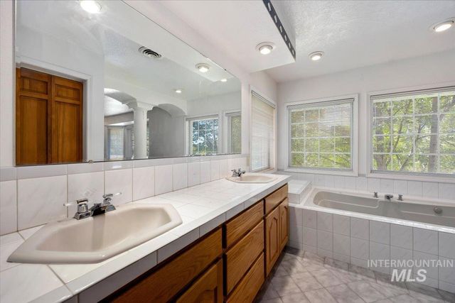 1672 Briarwood Ln, Twin Falls, ID 83301
