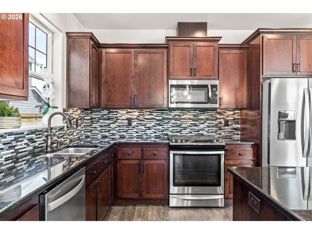 1810 CEDAR BROOK Dr, Eugene, OR 97402