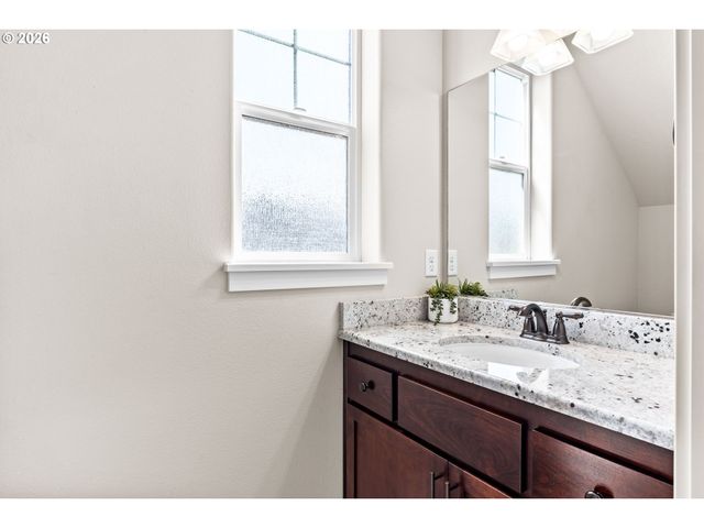 1810 CEDAR BROOK Dr, Eugene, OR 97402