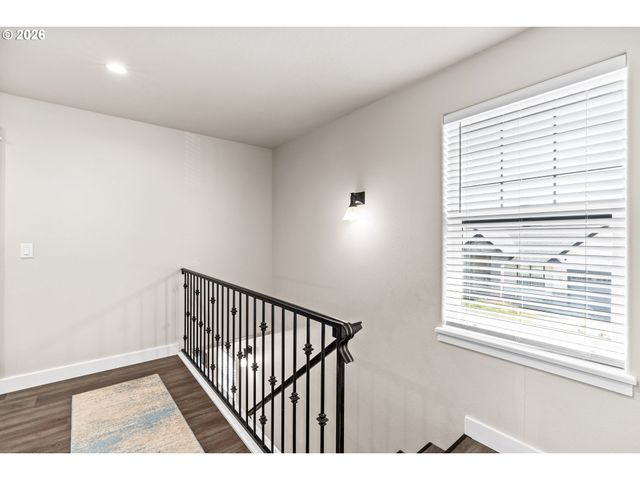 1810 CEDAR BROOK Dr, Eugene, OR 97402