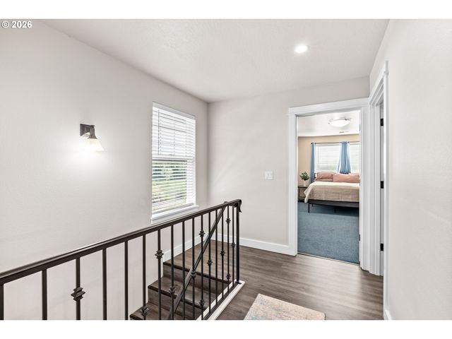 1810 CEDAR BROOK Dr, Eugene, OR 97402