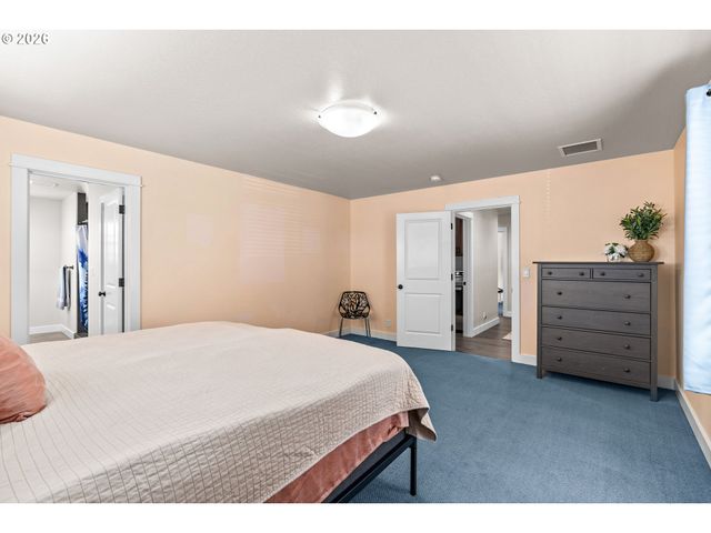 1810 CEDAR BROOK Dr, Eugene, OR 97402