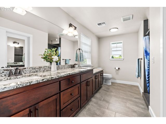 1810 CEDAR BROOK Dr, Eugene, OR 97402