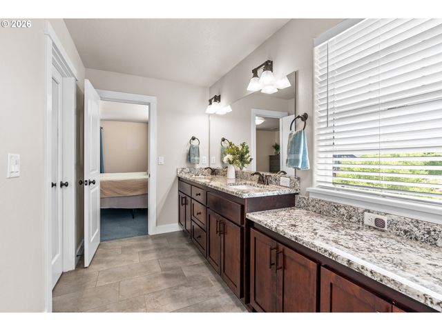1810 CEDAR BROOK Dr, Eugene, OR 97402