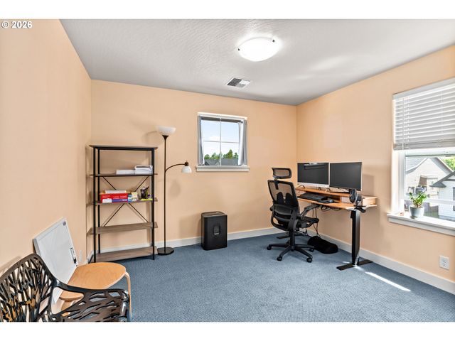 1810 CEDAR BROOK Dr, Eugene, OR 97402