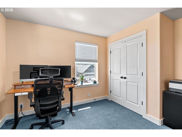 1810 CEDAR BROOK Dr, Eugene, OR 97402