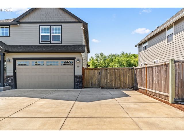 1810 CEDAR BROOK Dr, Eugene, OR 97402