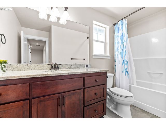 1810 CEDAR BROOK Dr, Eugene, OR 97402