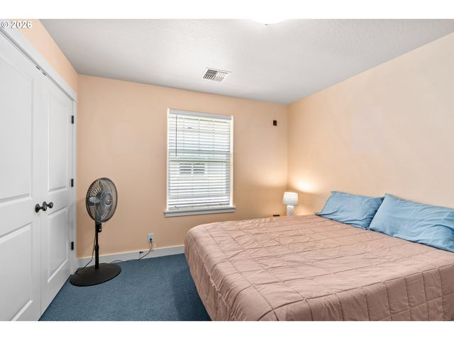 1810 CEDAR BROOK Dr, Eugene, OR 97402