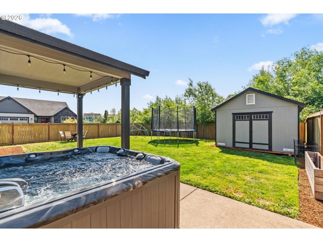 1810 CEDAR BROOK Dr, Eugene, OR 97402