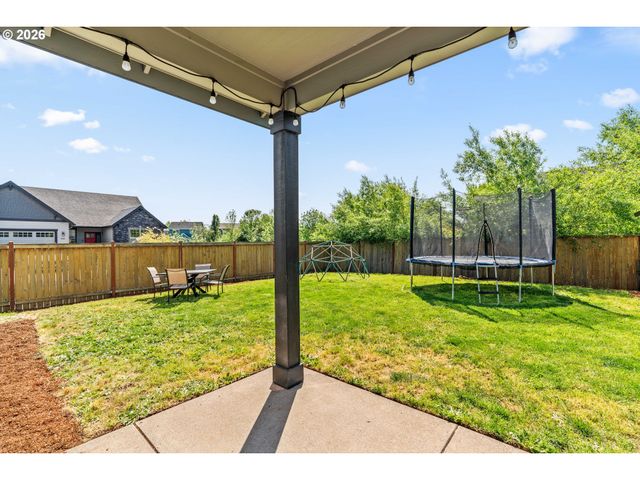 1810 CEDAR BROOK Dr, Eugene, OR 97402