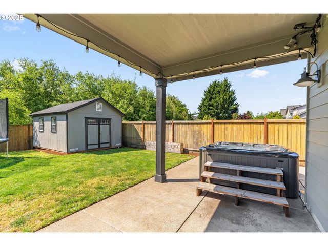 1810 CEDAR BROOK Dr, Eugene, OR 97402