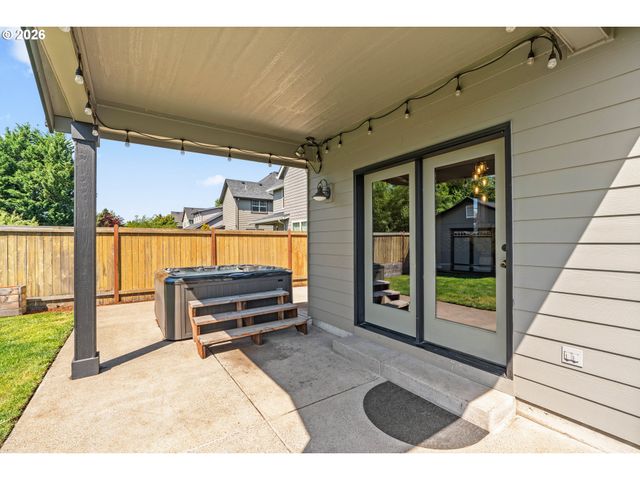 1810 CEDAR BROOK Dr, Eugene, OR 97402