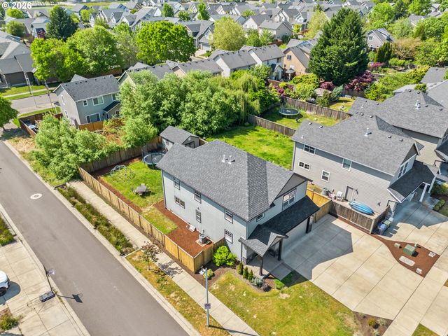 1810 CEDAR BROOK Dr, Eugene, OR 97402