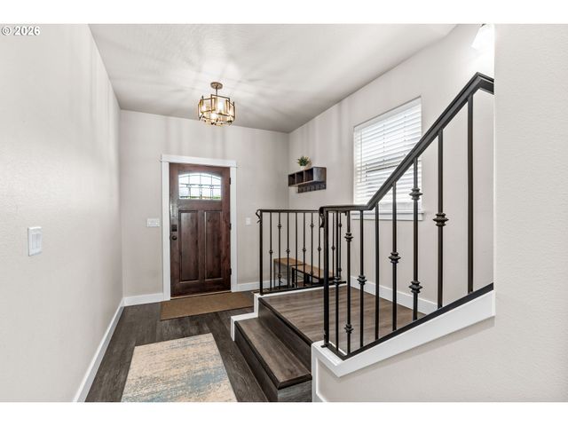 1810 CEDAR BROOK Dr, Eugene, OR 97402