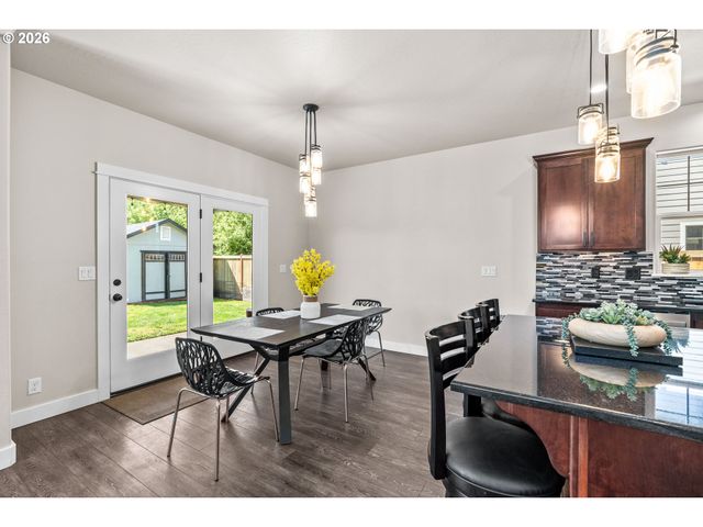 1810 CEDAR BROOK Dr, Eugene, OR 97402