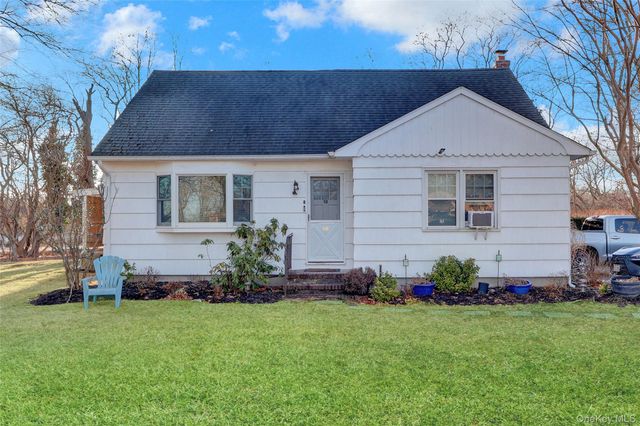 10 Eastport Manor Road, Eastport, NY 11941