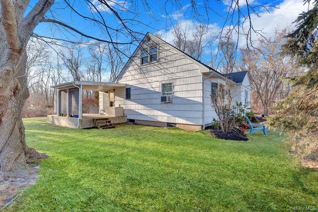 10 Eastport Manor Road, Eastport, NY 11941