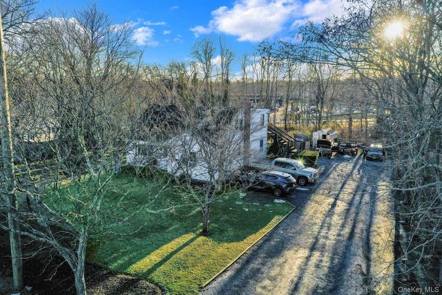 10 Eastport Manor Road, Eastport, NY 11941