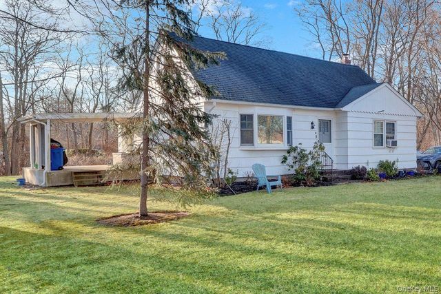 10 Eastport Manor Road, Eastport, NY 11941