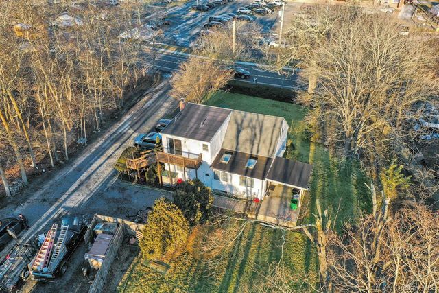 10 Eastport Manor Road, Eastport, NY 11941