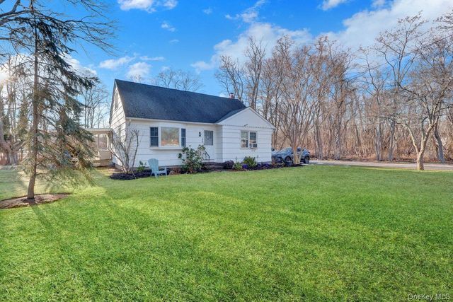 10 Eastport Manor Road, Eastport, NY 11941