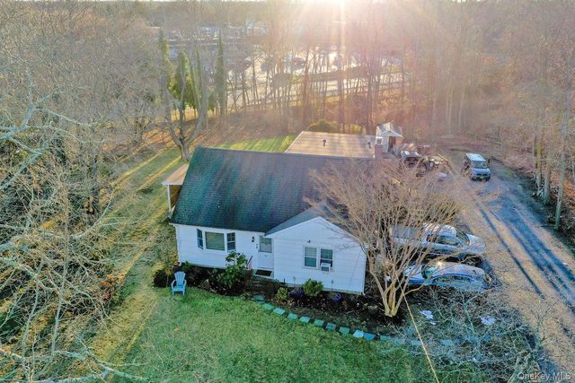 10 Eastport Manor Road, Eastport, NY 11941