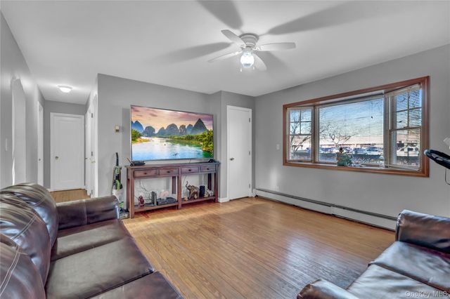 10 Eastport Manor Road, Eastport, NY 11941